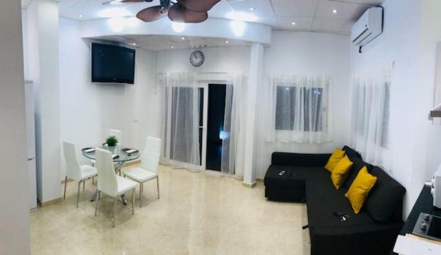 Apartament Benalmadena Puerto Marinaアパートメント エクステリア 写真