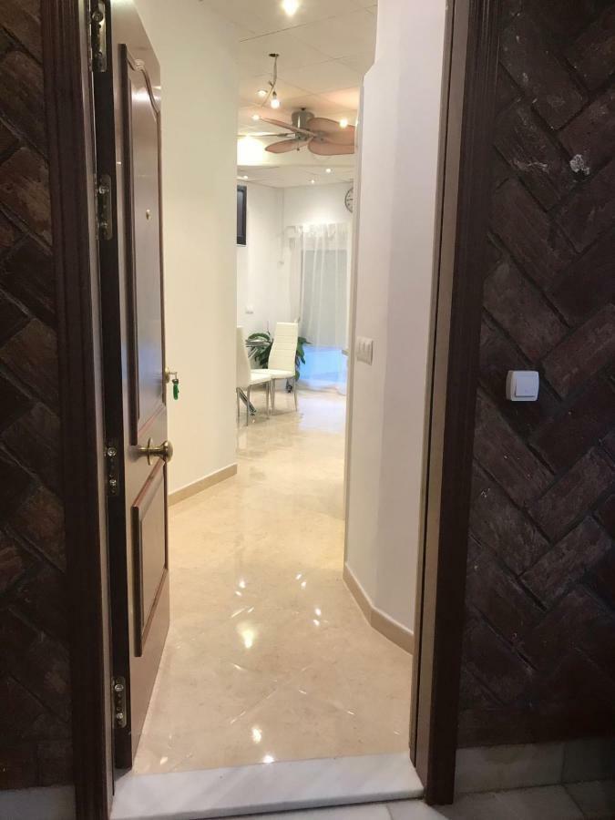 Apartament Benalmadena Puerto Marinaアパートメント エクステリア 写真