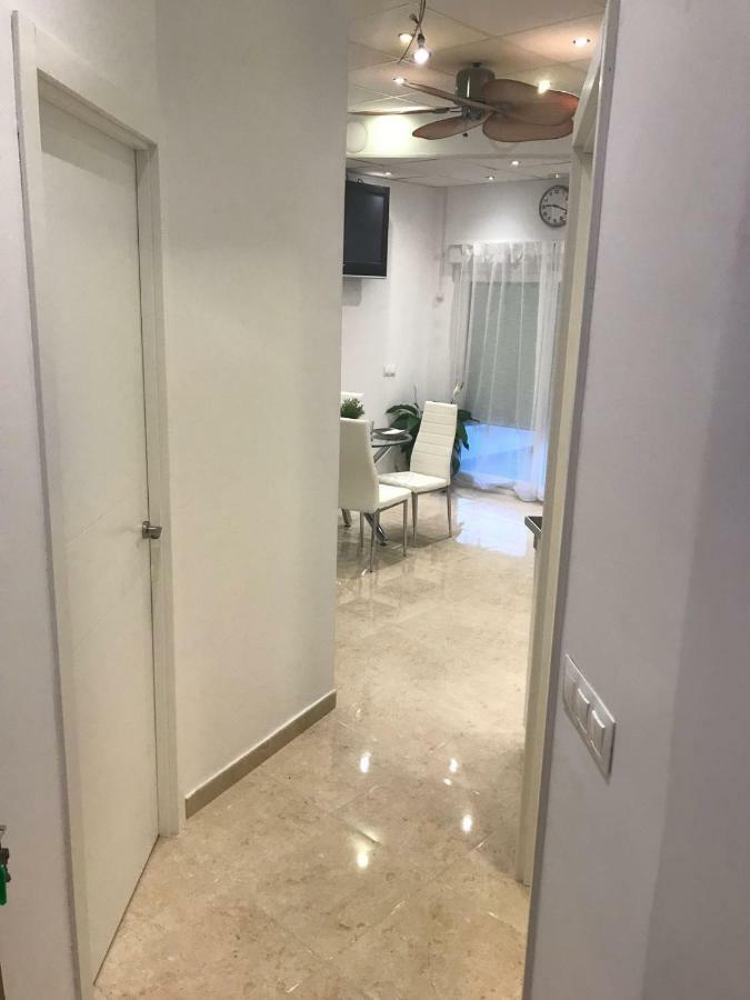 Apartament Benalmadena Puerto Marinaアパートメント エクステリア 写真