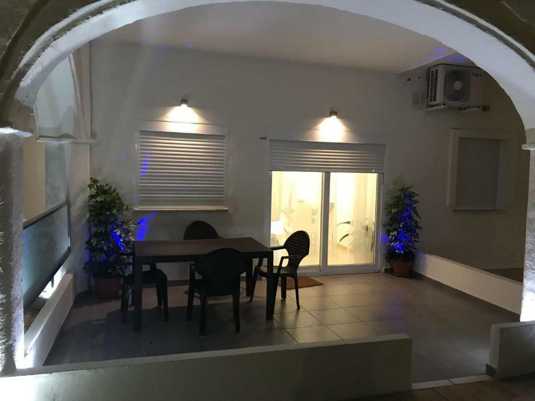 Apartament Benalmadena Puerto Marinaアパートメント エクステリア 写真