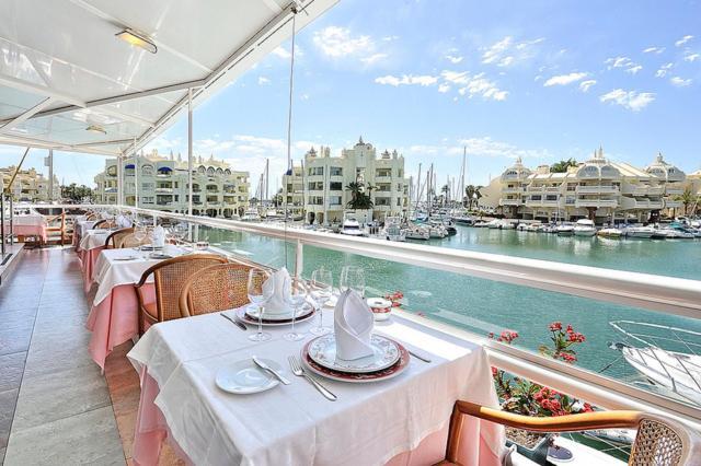 Apartament Benalmadena Puerto Marinaアパートメント エクステリア 写真